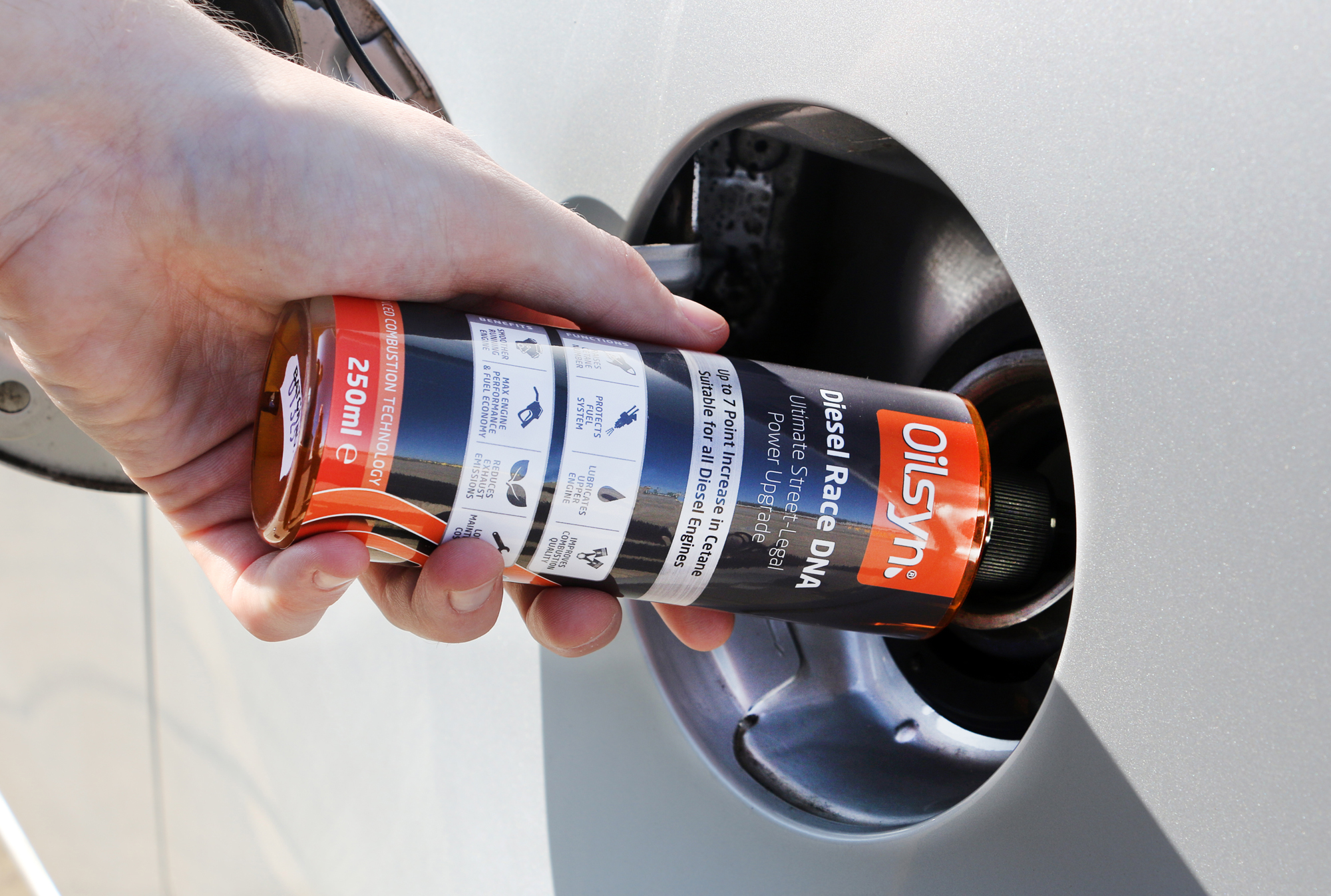 Diesel Race DNA_250ml_In Tank Oilsyn Diesel Race DNA 250ml in use